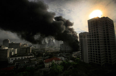 Thick black smoke billows through the air behind the main Chulalongkorn hospital near the Red Shirt encampment
